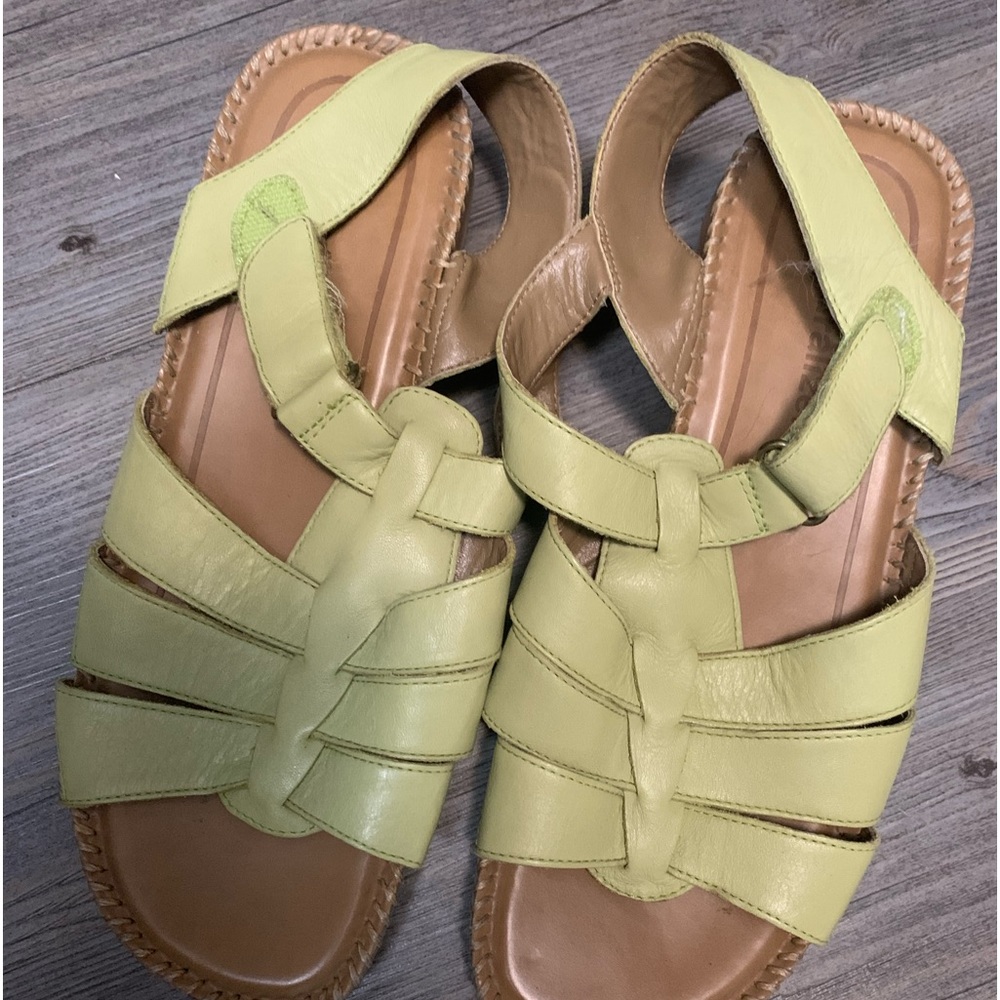 Naturalized Size 8 W Green Velcro Strap
